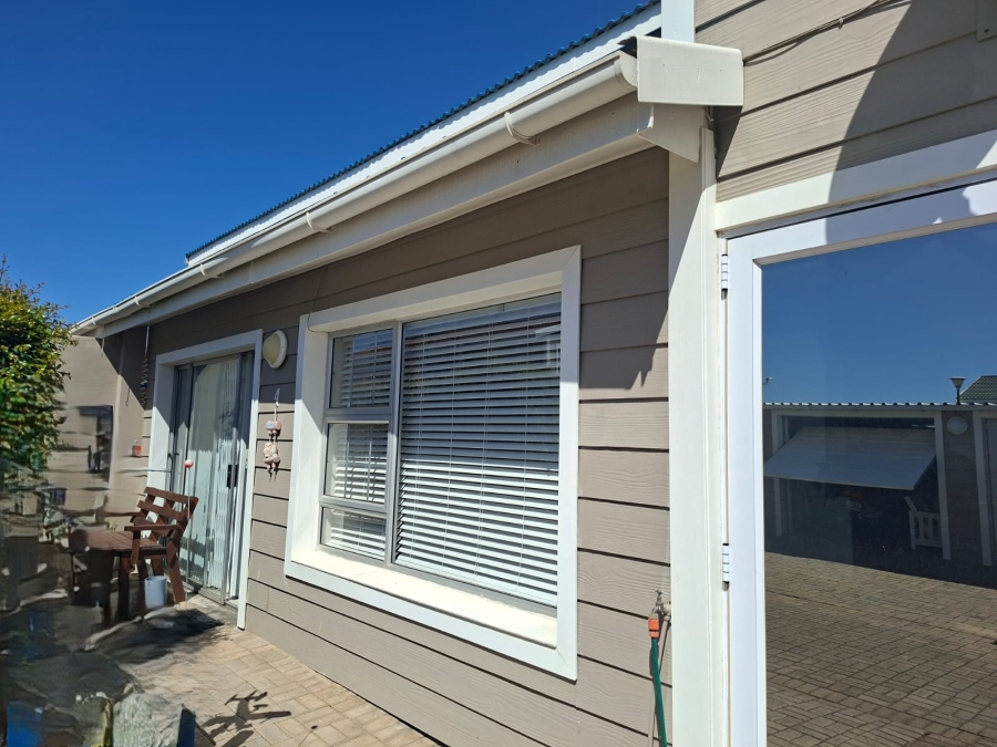 2 Bedroom Property for Sale in Hartenbos Central Western Cape